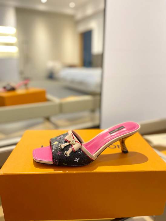 Picture of Louis Vuitton Slippers _SKULVsz34-425cmh0910632